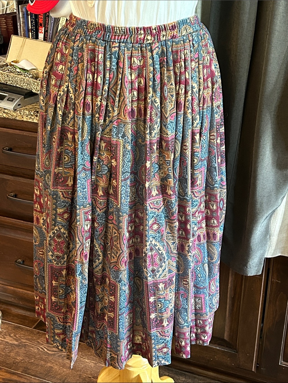 1990’s Worthington Sz 14 Boho Pleated Midi Skirt in Burgundy